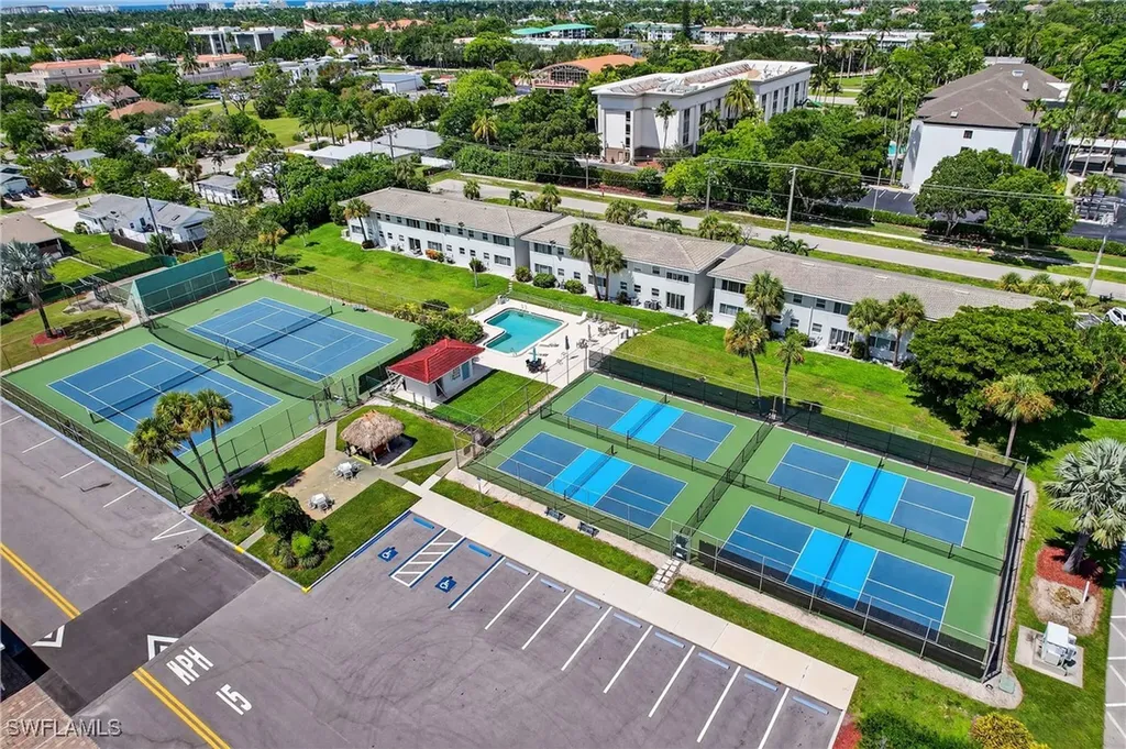 29 High Point Circle E Naples FL 34103