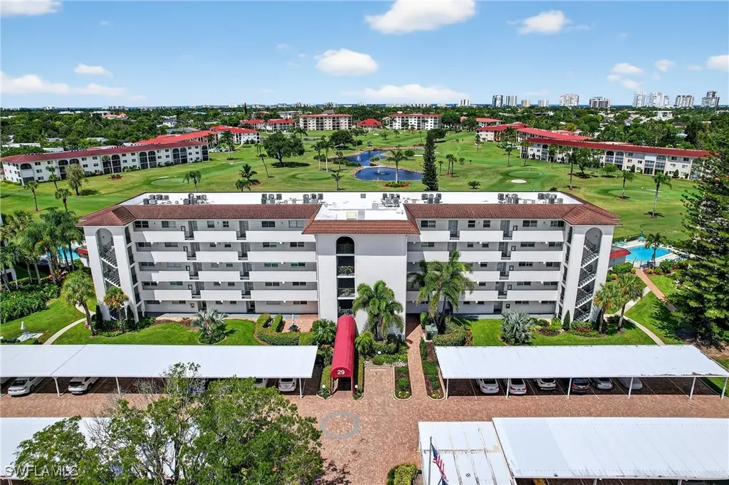 29 High Point Circle E Naples FL 34103
