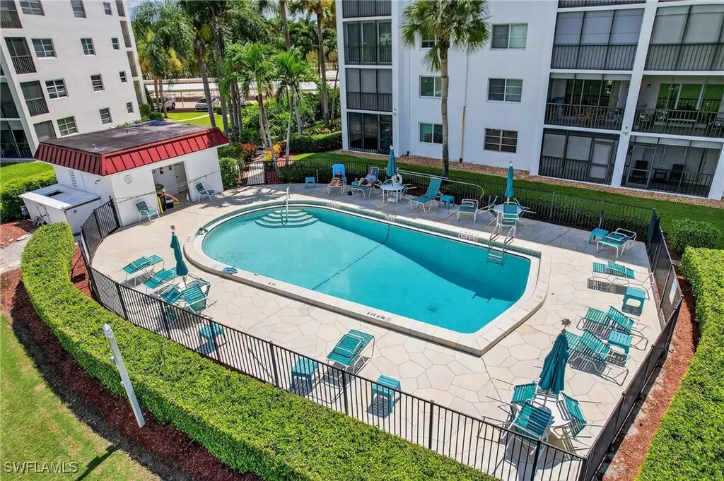 29 High Point Circle E Naples FL 34103