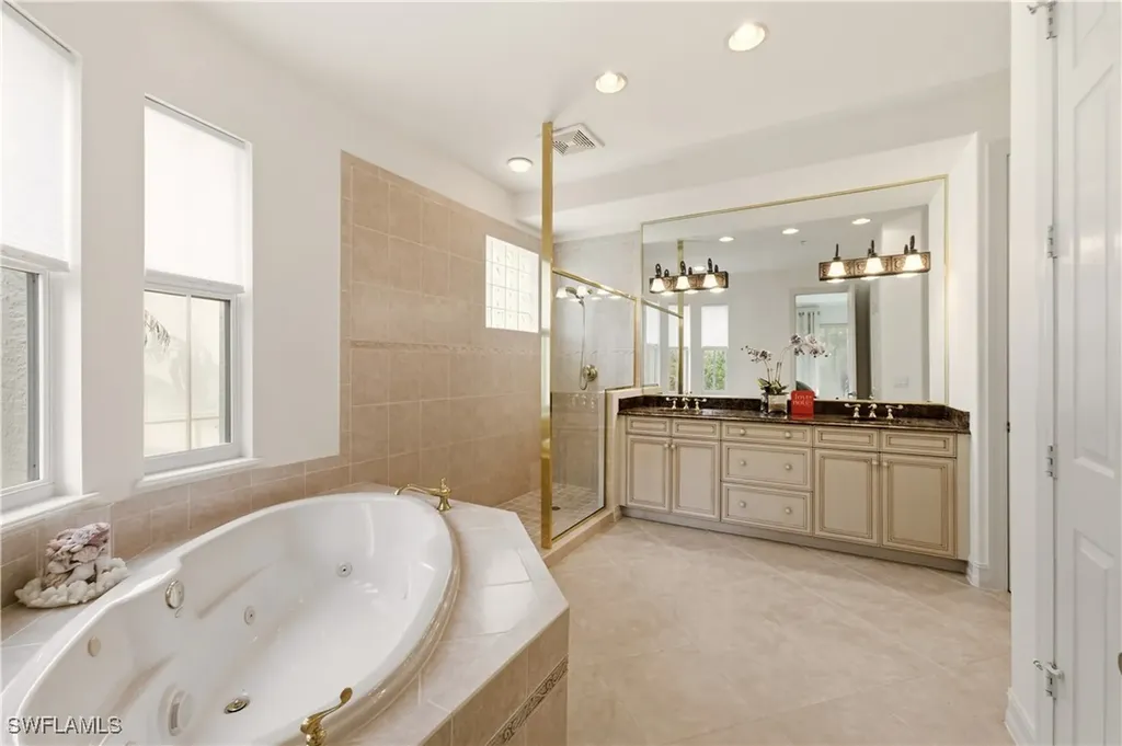 2843 Tiburon Boulevard E Naples FL 34109