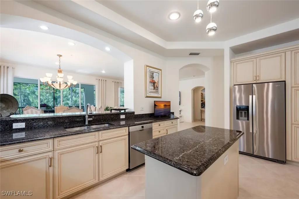 2843 Tiburon Boulevard E Naples FL 34109
