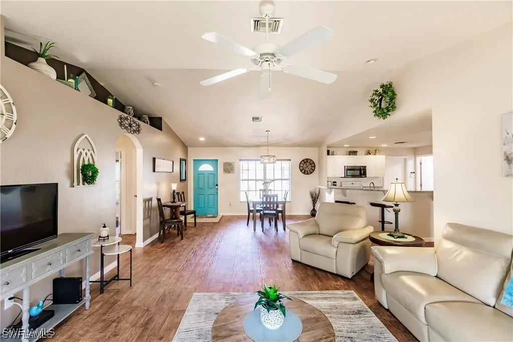 1809 NE 12th Place Cape Coral FL 33909