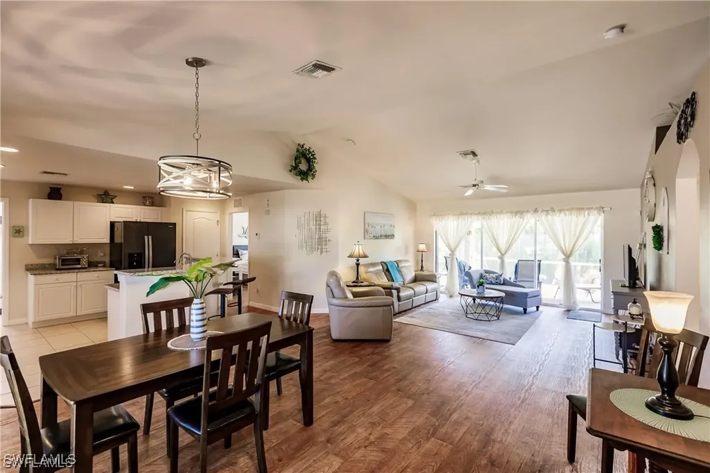 1809 NE 12th Place Cape Coral FL 33909