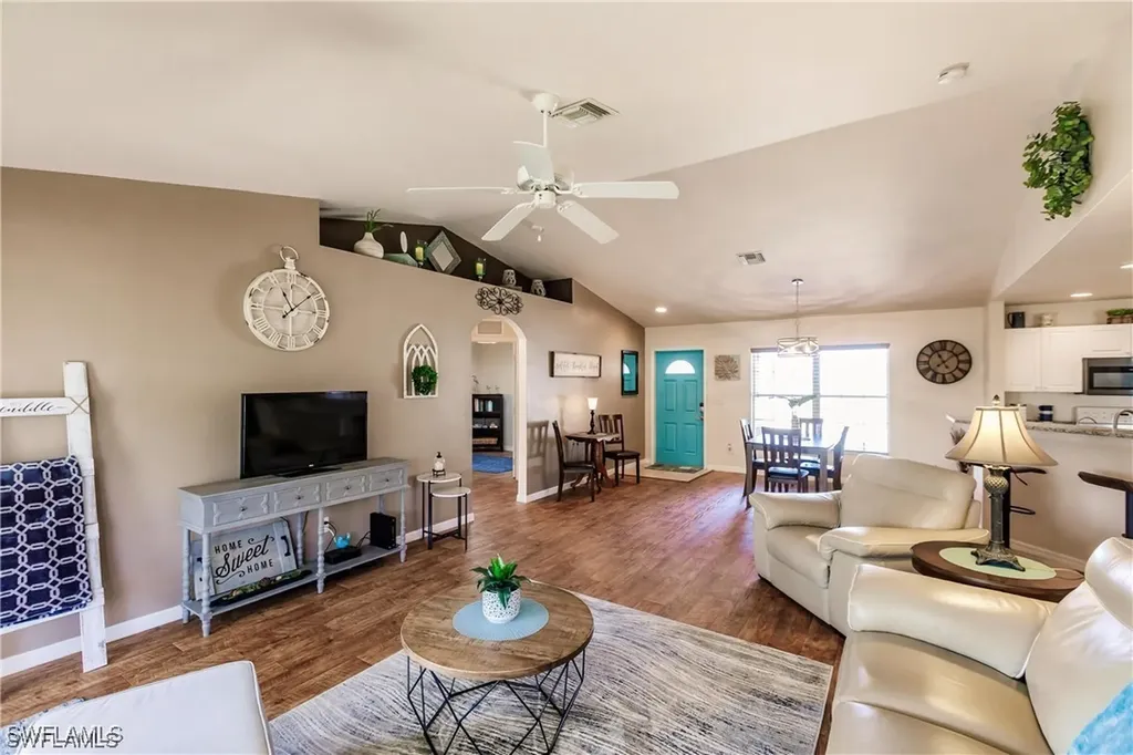1809 NE 12th Place Cape Coral FL 33909