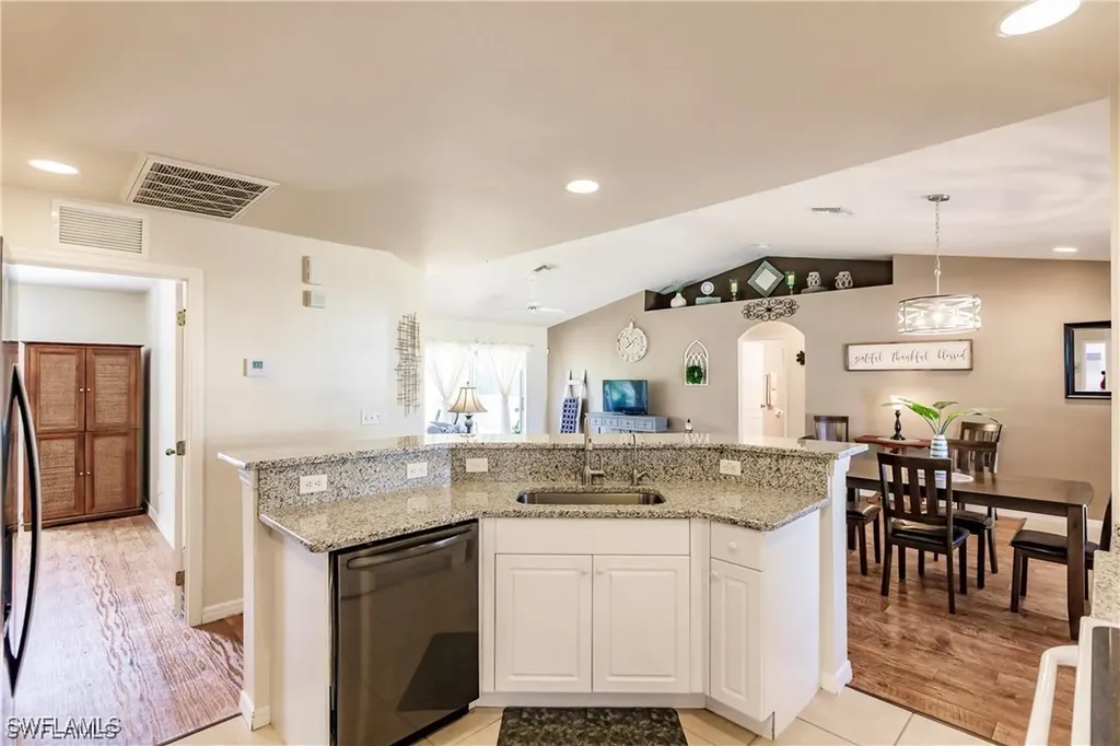 1809 NE 12th Place Cape Coral FL 33909
