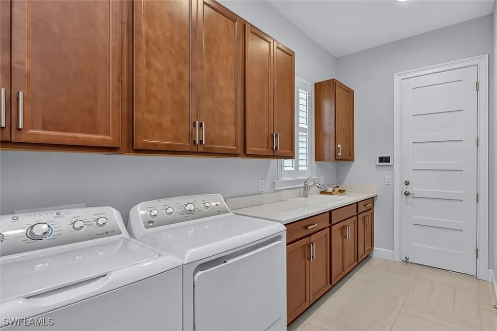 6387 Warwick Avenue Naples FL 34113