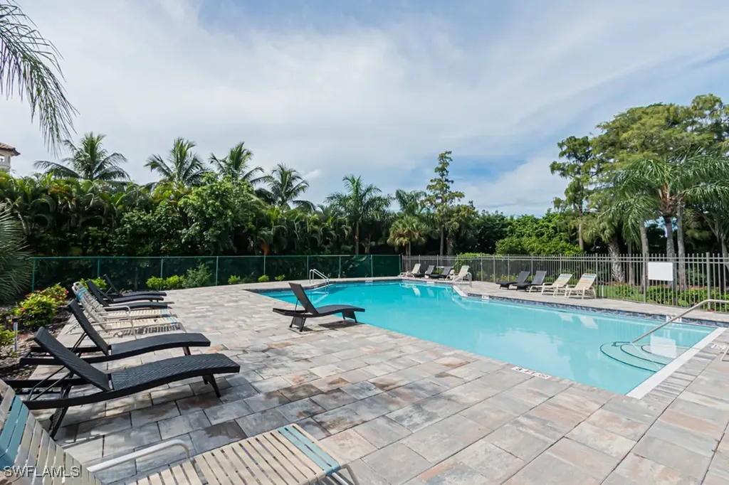 4544 Court Way Naples FL 34109