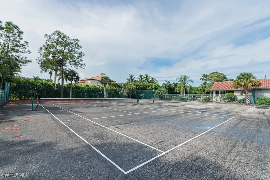 4544 Court Way Naples FL 34109