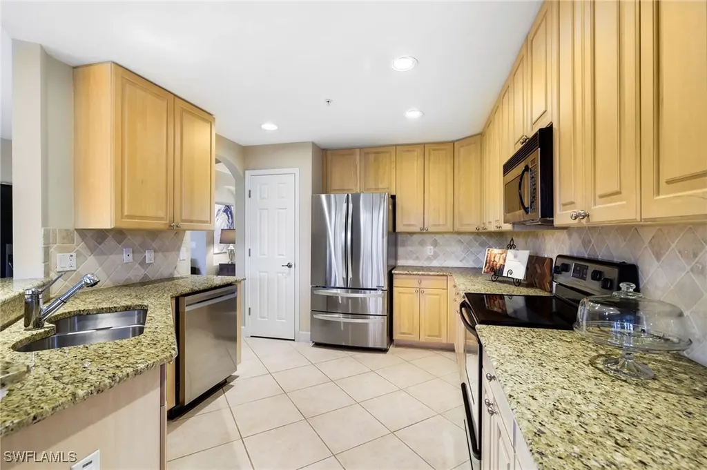 10010 Valiant Court Miromar Lakes FL 33913