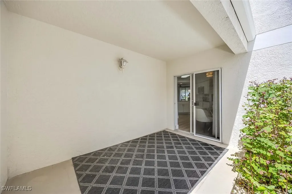 5040 Cedar Springs Drive Naples FL 34110