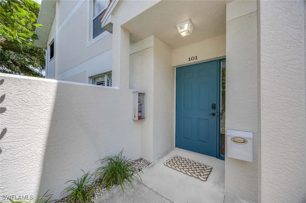 5040 Cedar Springs Drive Naples FL 34110