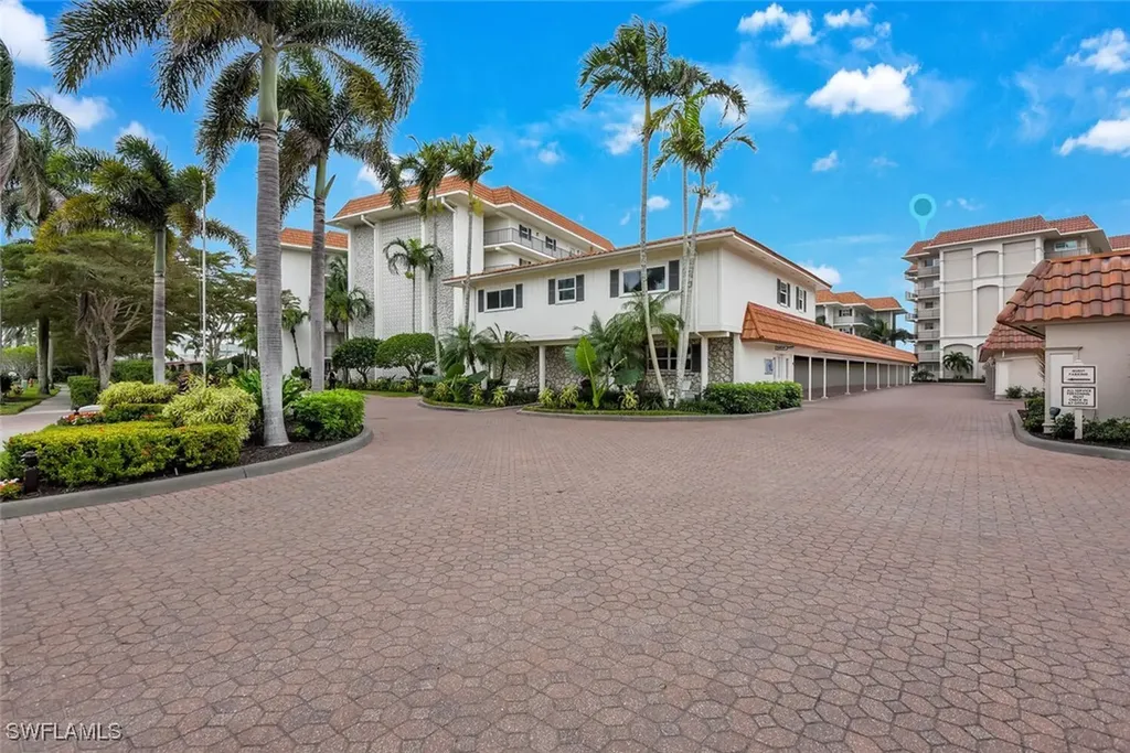 222 Harbour Drive Naples FL 34103