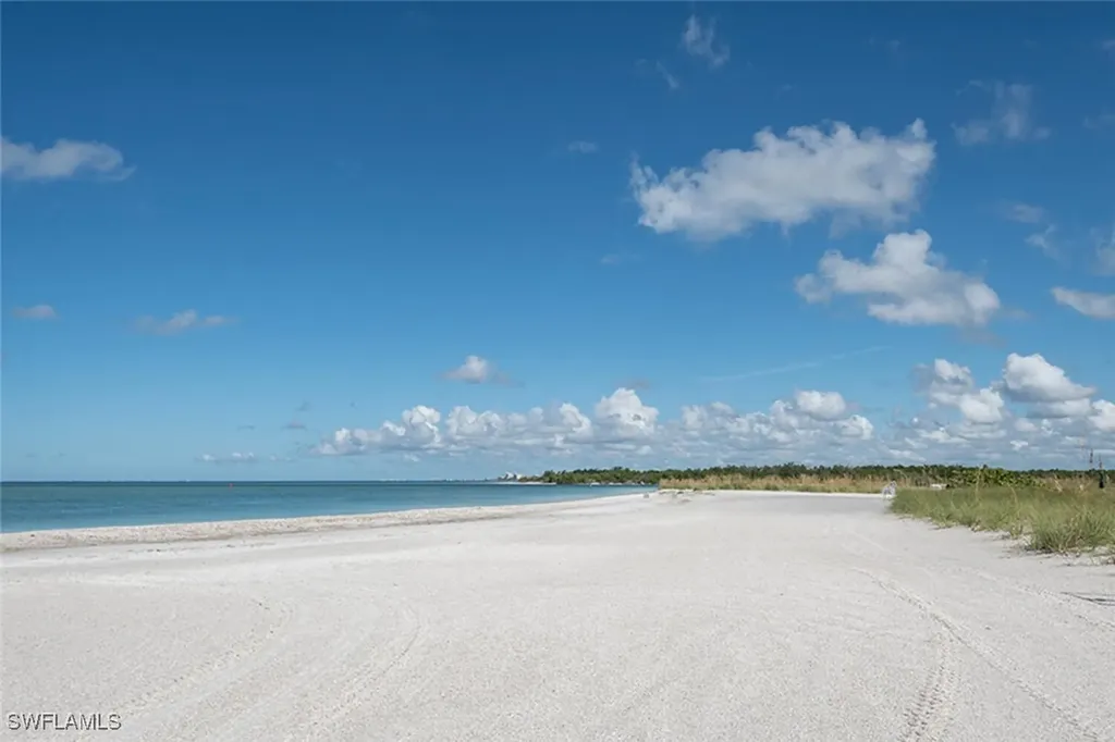 180 6th Avenue S Naples FL 34102