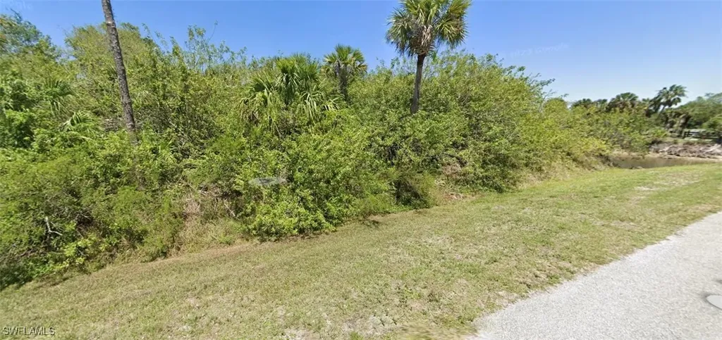 Xxxx 24th Avenue SE Naples FL 34117