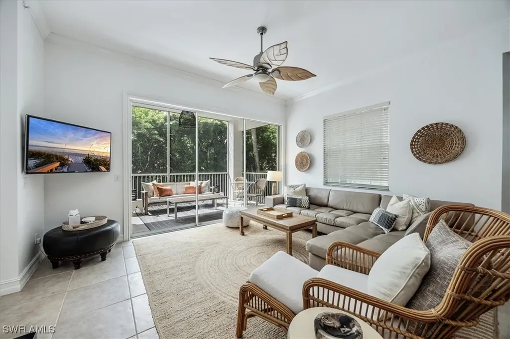 Naples FL, 700 Bentwater Circle, Unit 104