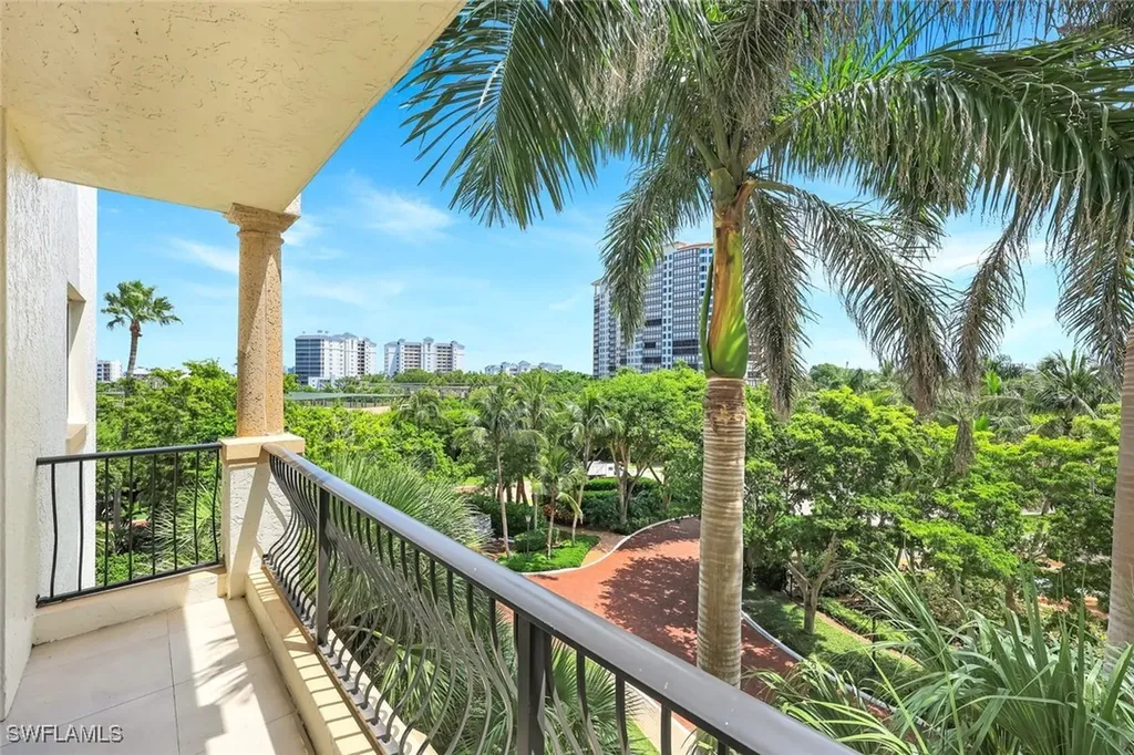 8720 Bay Colony Drive Naples FL 34108