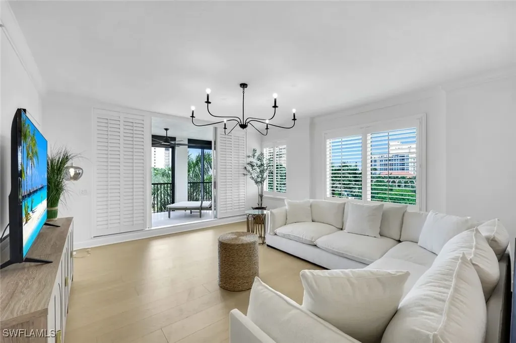 8720 Bay Colony Drive Naples FL 34108