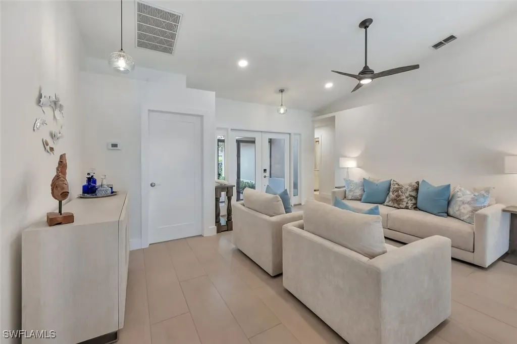 10862 Longshore Way W Naples FL 34119