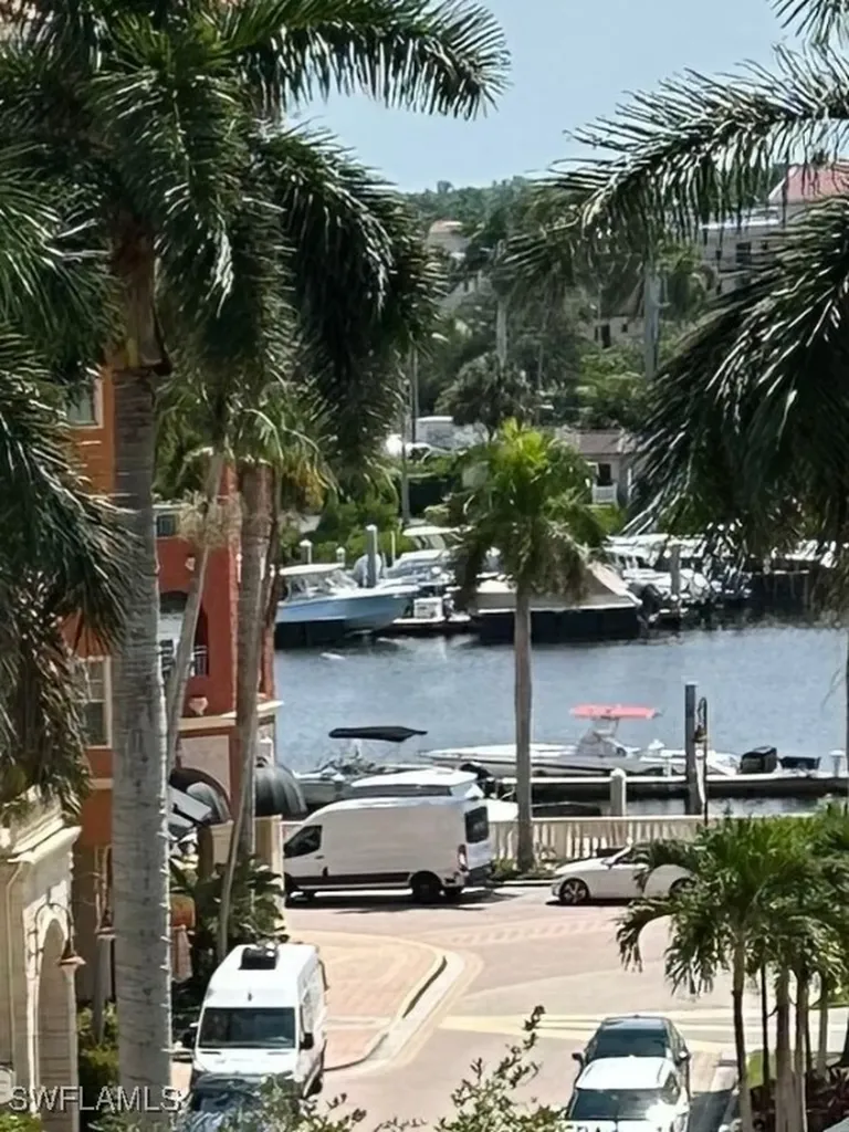 410 Bayfront Place Naples FL 34102