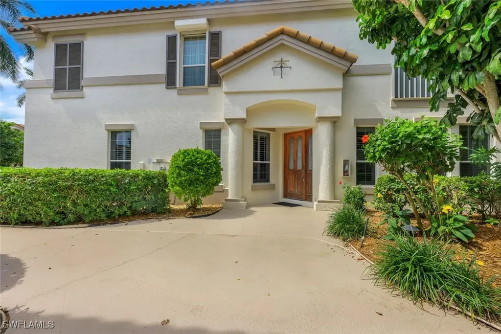 269 Colonde Circle Naples FL 34103