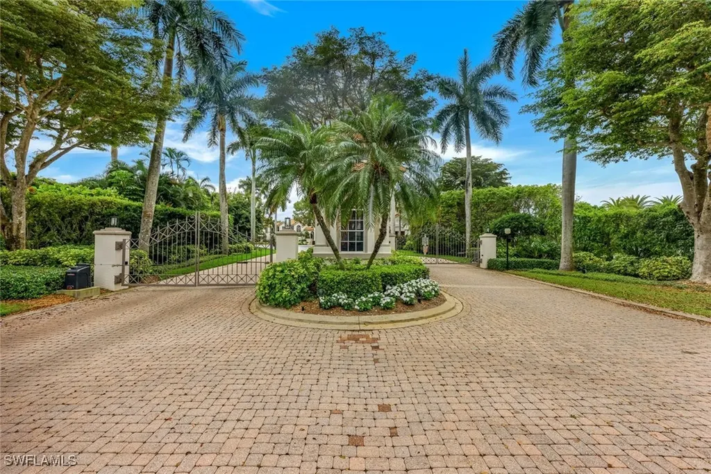 269 Colonde Circle Naples FL 34103