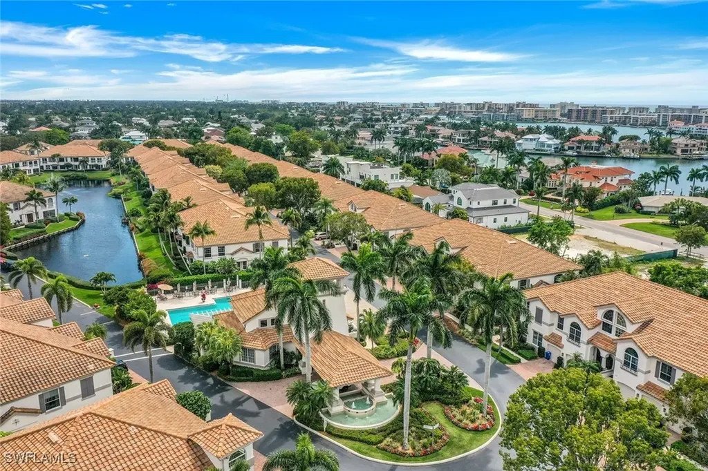 269 Colonde Circle Naples FL 34103
