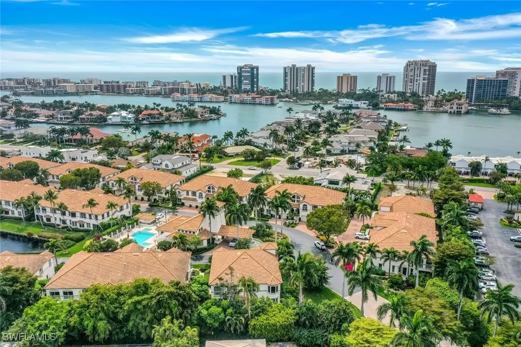 269 Colonde Circle Naples FL 34103