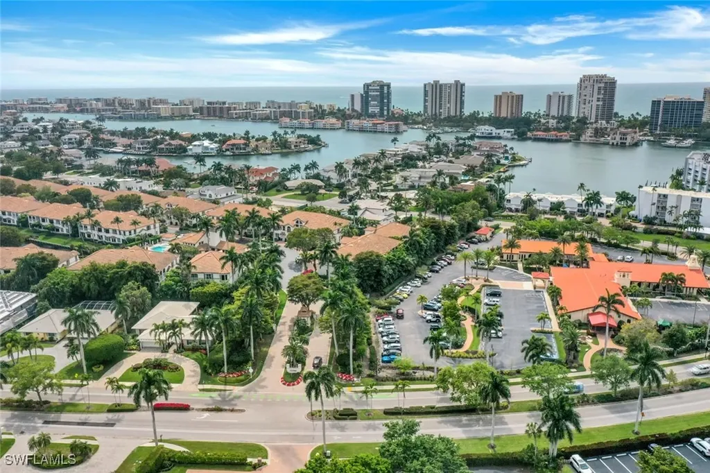 269 Colonde Circle Naples FL 34103