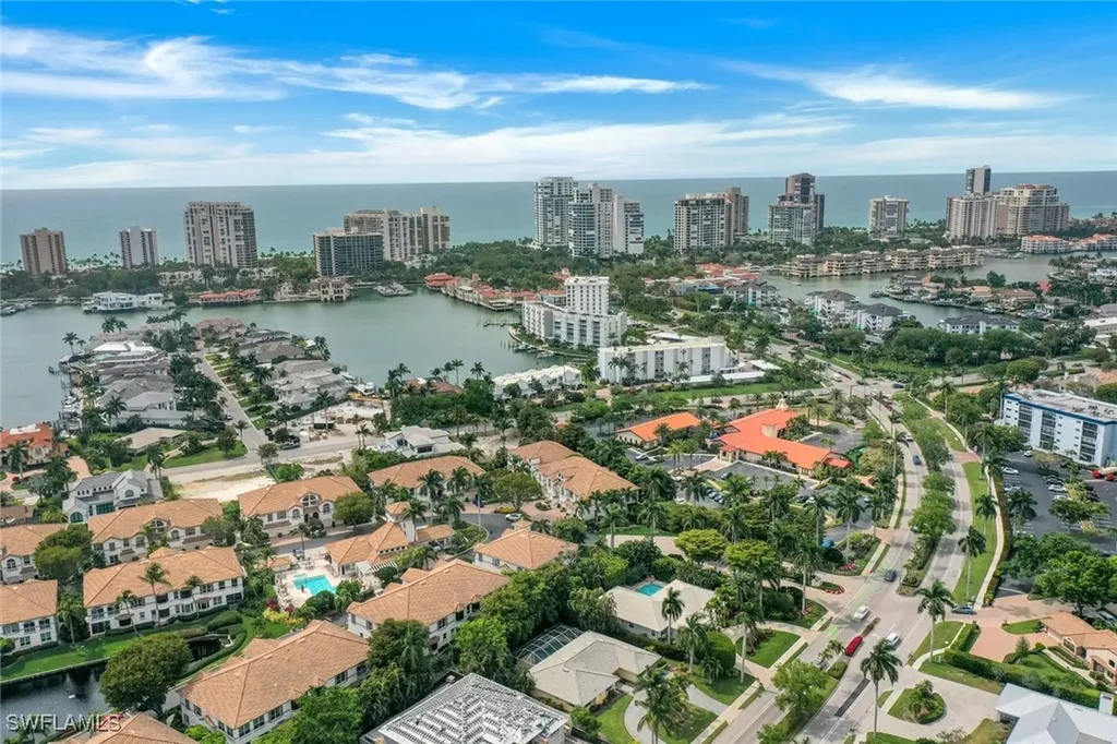 269 Colonde Circle Naples FL 34103