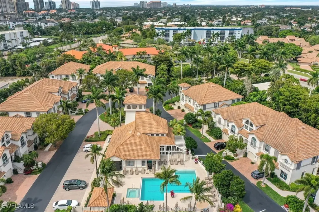 269 Colonde Circle Naples FL 34103