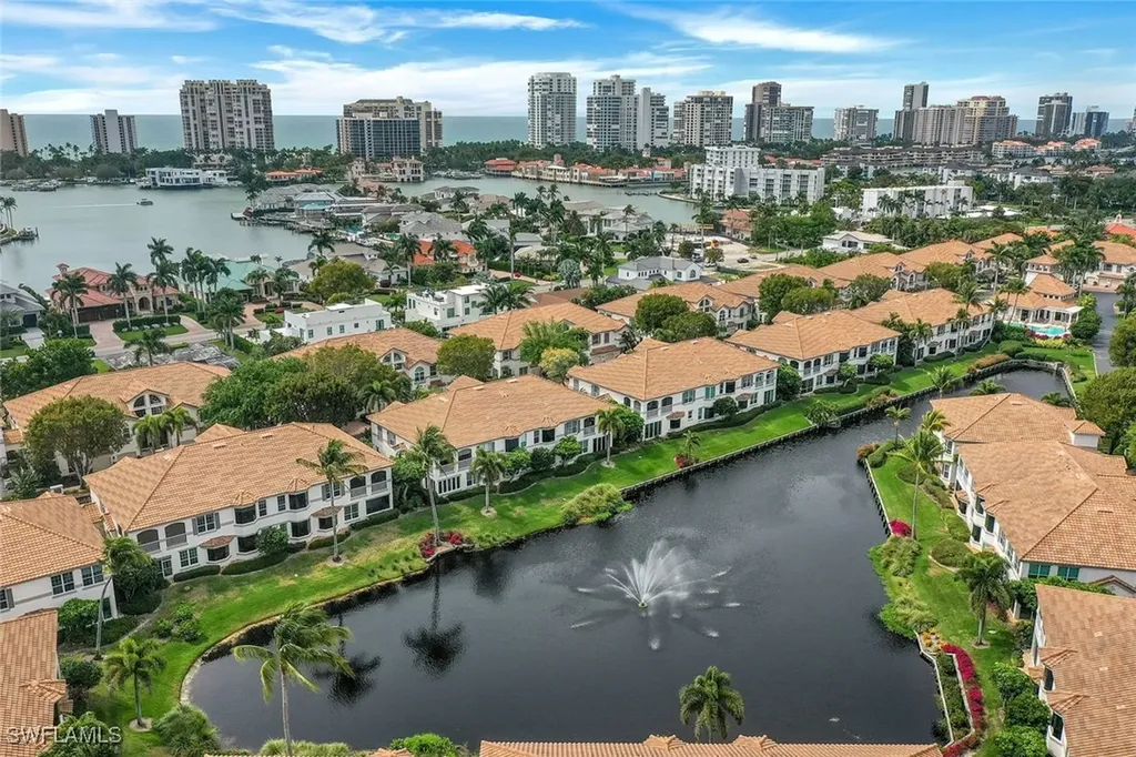 269 Colonde Circle Naples FL 34103