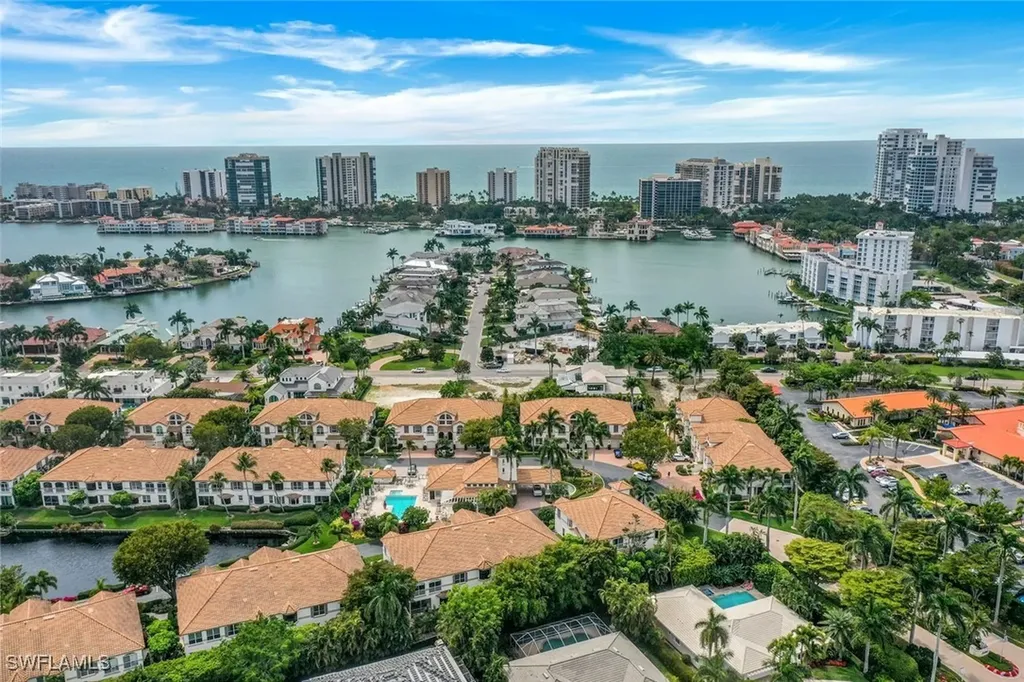 269 Colonde Circle Naples FL 34103