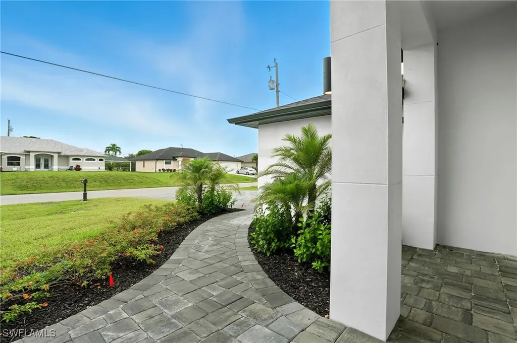 2216 SW 4th Avenue Cape Coral FL 33991