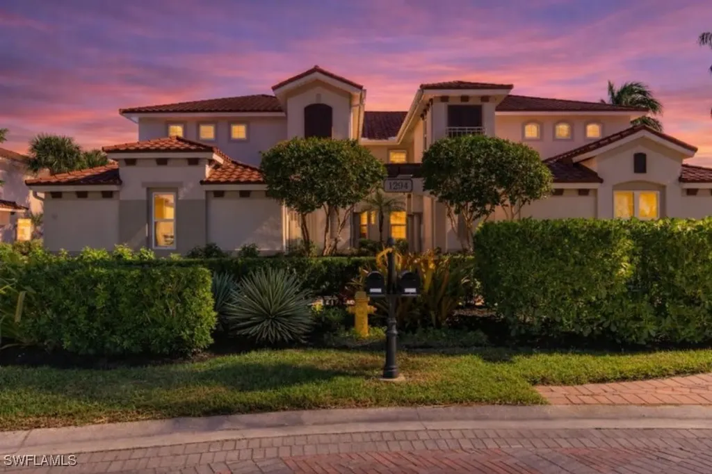 1294 Rialto Way Naples FL 34114