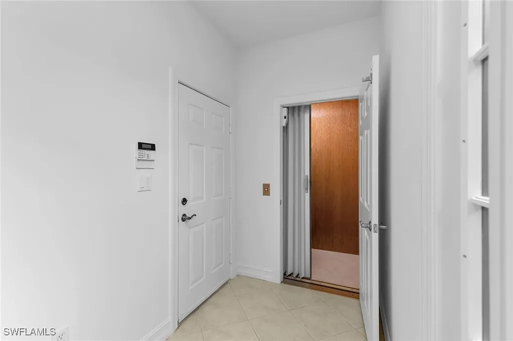 1294 Rialto Way Naples FL 34114