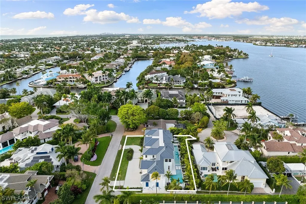 2131 Marina Drive Naples FL 34102