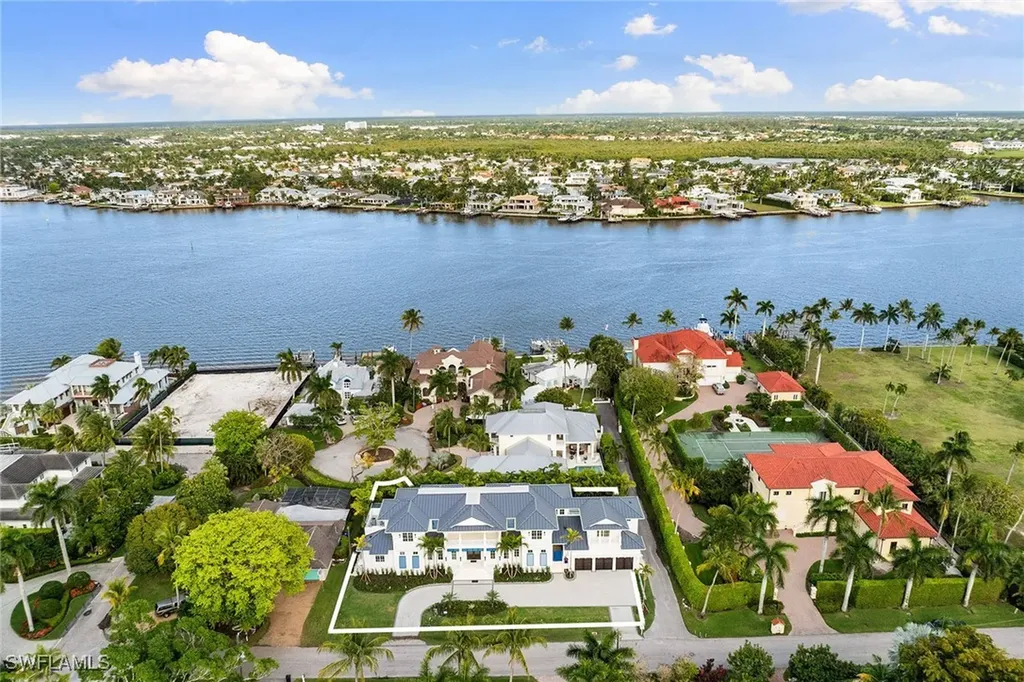 2131 Marina Drive Naples FL 34102