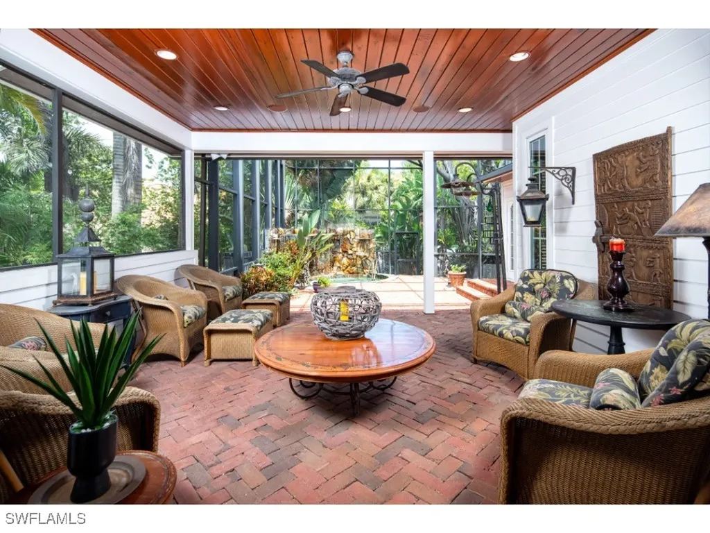 263 10th Avenue S Naples FL 34102