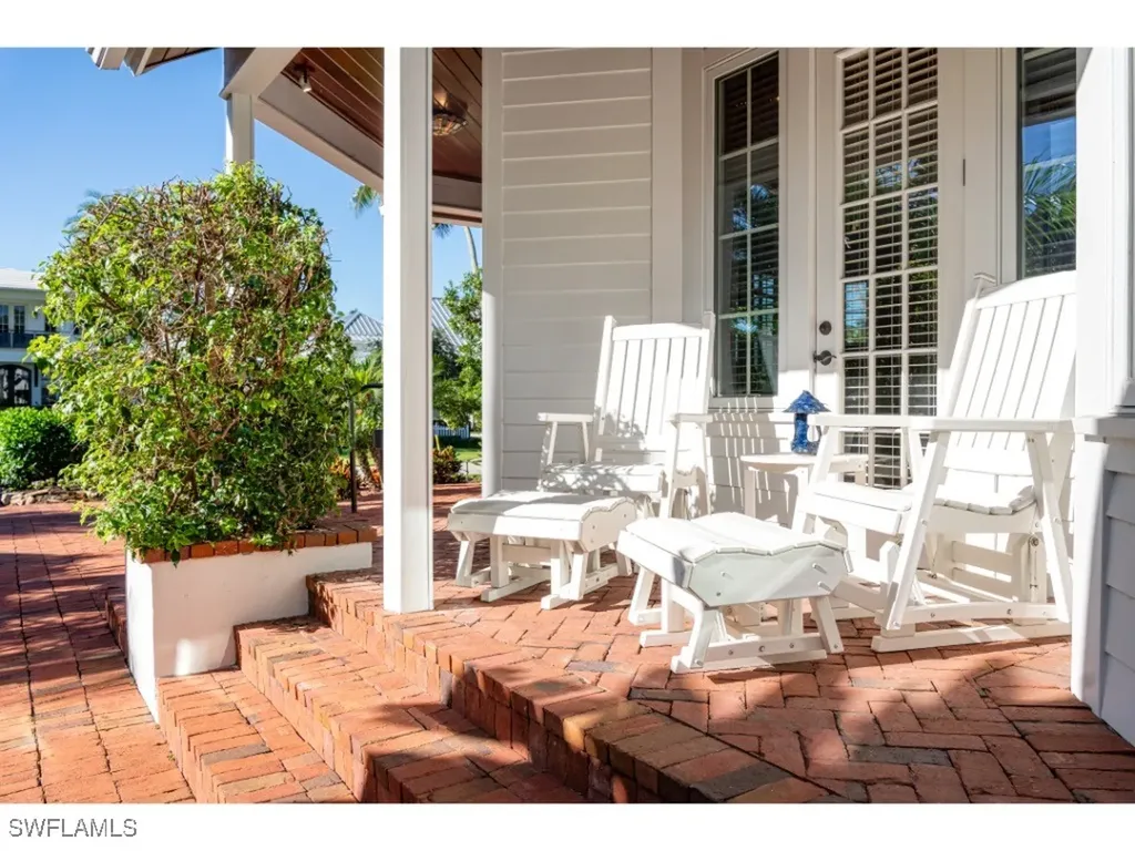 263 10th Avenue S Naples FL 34102