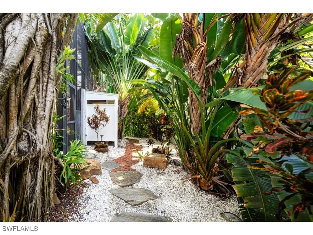 263 10th Avenue S Naples FL 34102
