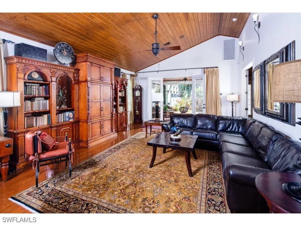 263 10th Avenue S Naples FL 34102