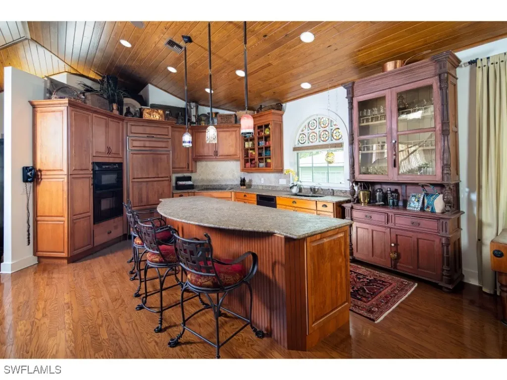 263 10th Avenue S Naples FL 34102