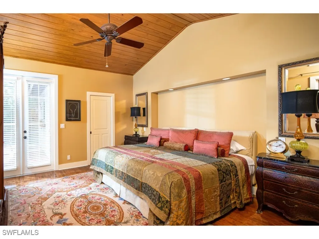 263 10th Avenue S Naples FL 34102
