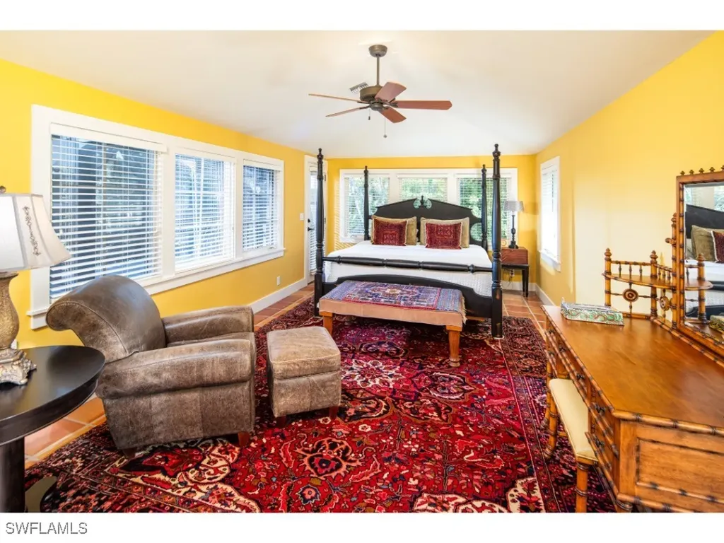 263 10th Avenue S Naples FL 34102