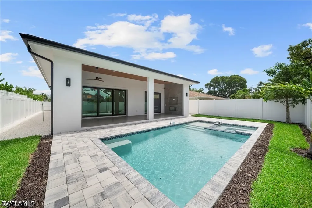 638 93rd Avenue N Naples FL 34108