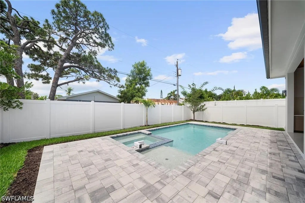 638 93rd Avenue N Naples FL 34108