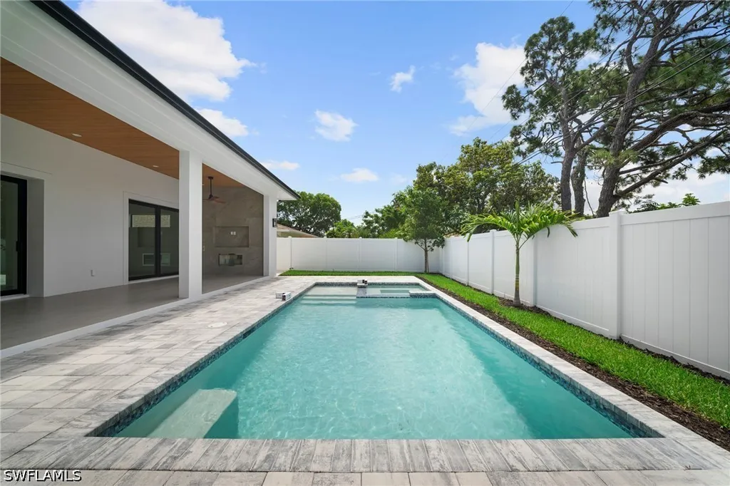 638 93rd Avenue N Naples FL 34108