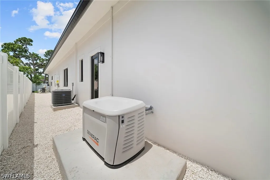 638 93rd Avenue N Naples FL 34108