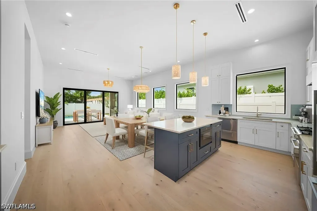 638 93rd Avenue N Naples FL 34108