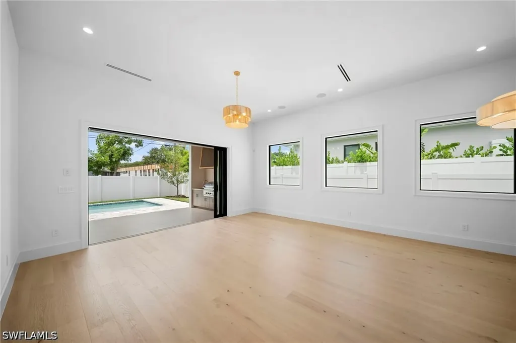 638 93rd Avenue N Naples FL 34108